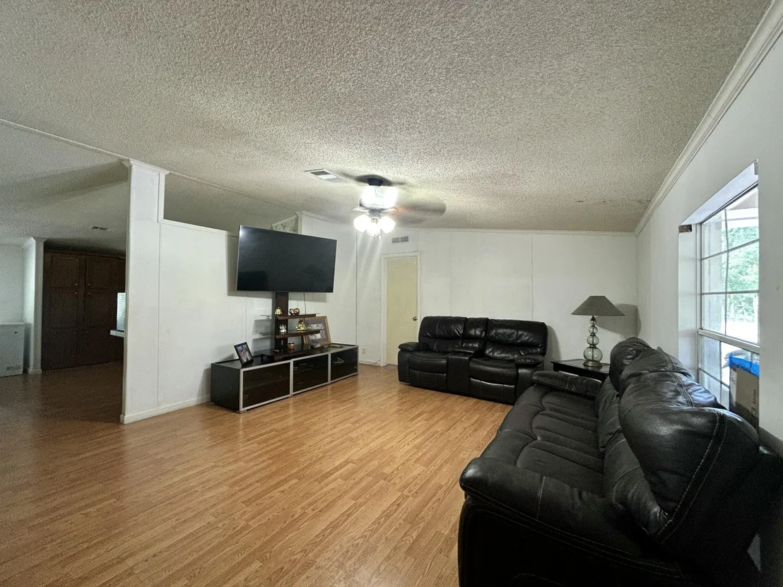 Photo of 10810 NW 8th Avenue