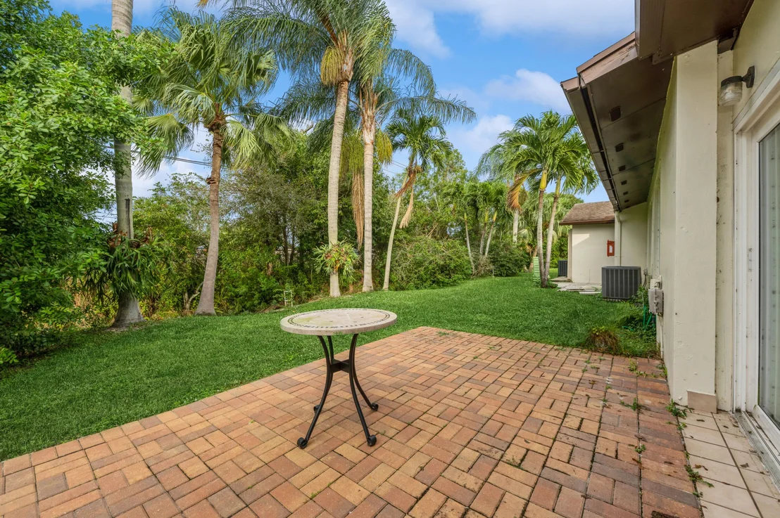 Photo of 15888 Laurel Oak Circle