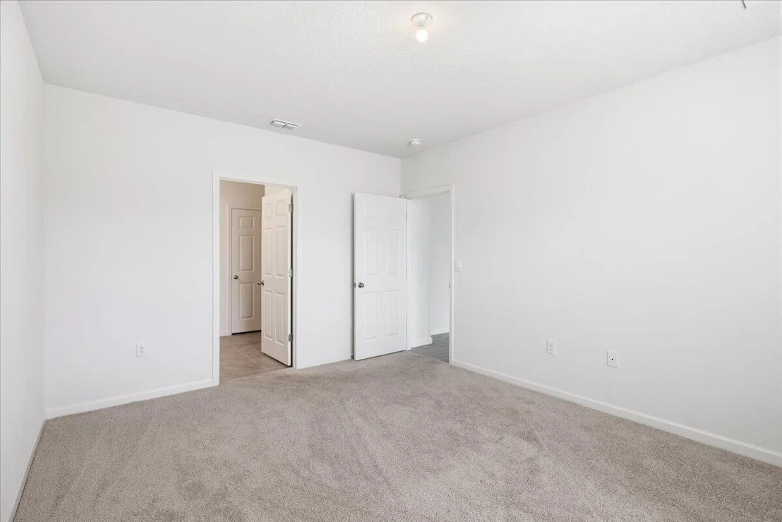 Photo of 1072 Roseland Road