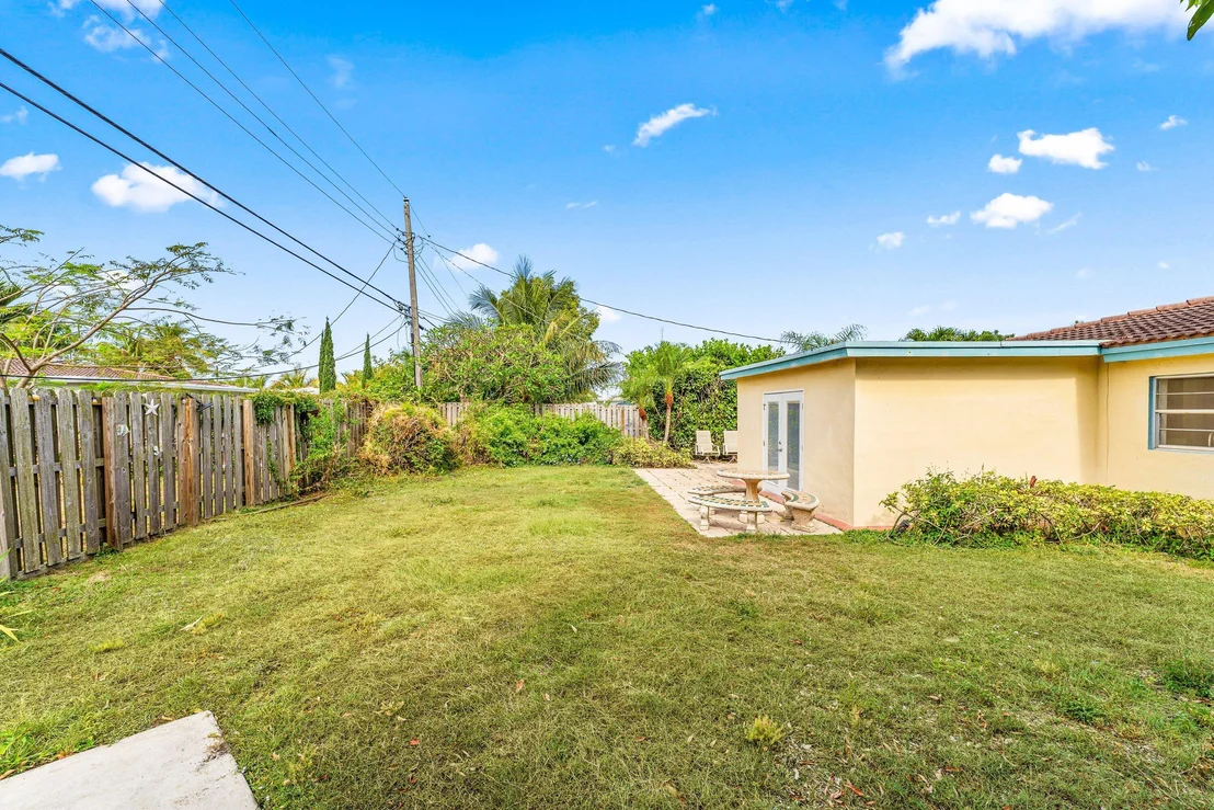 Photo of 360 NE 23rd Way
