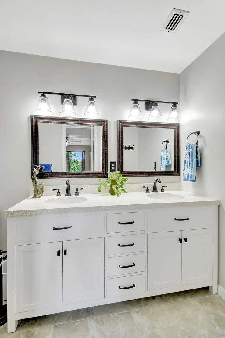 Photo of 8 W Cypress Road