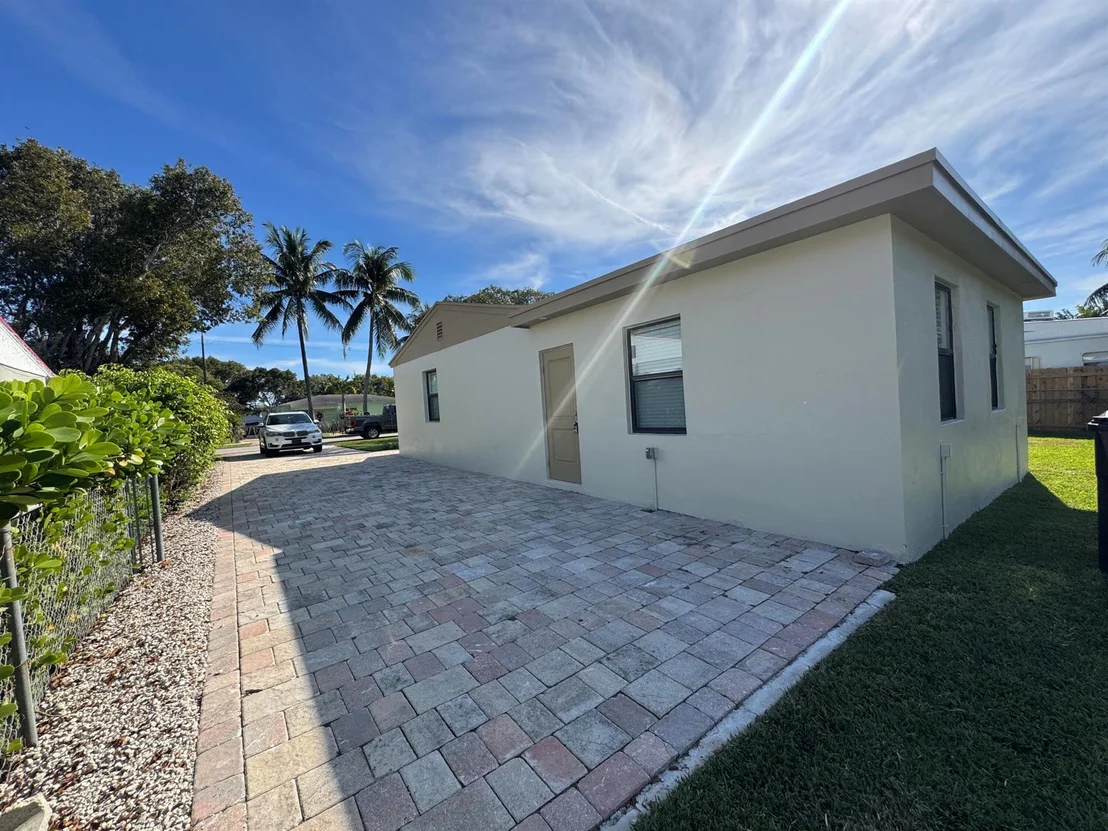 Photo of 3015 Robert Road