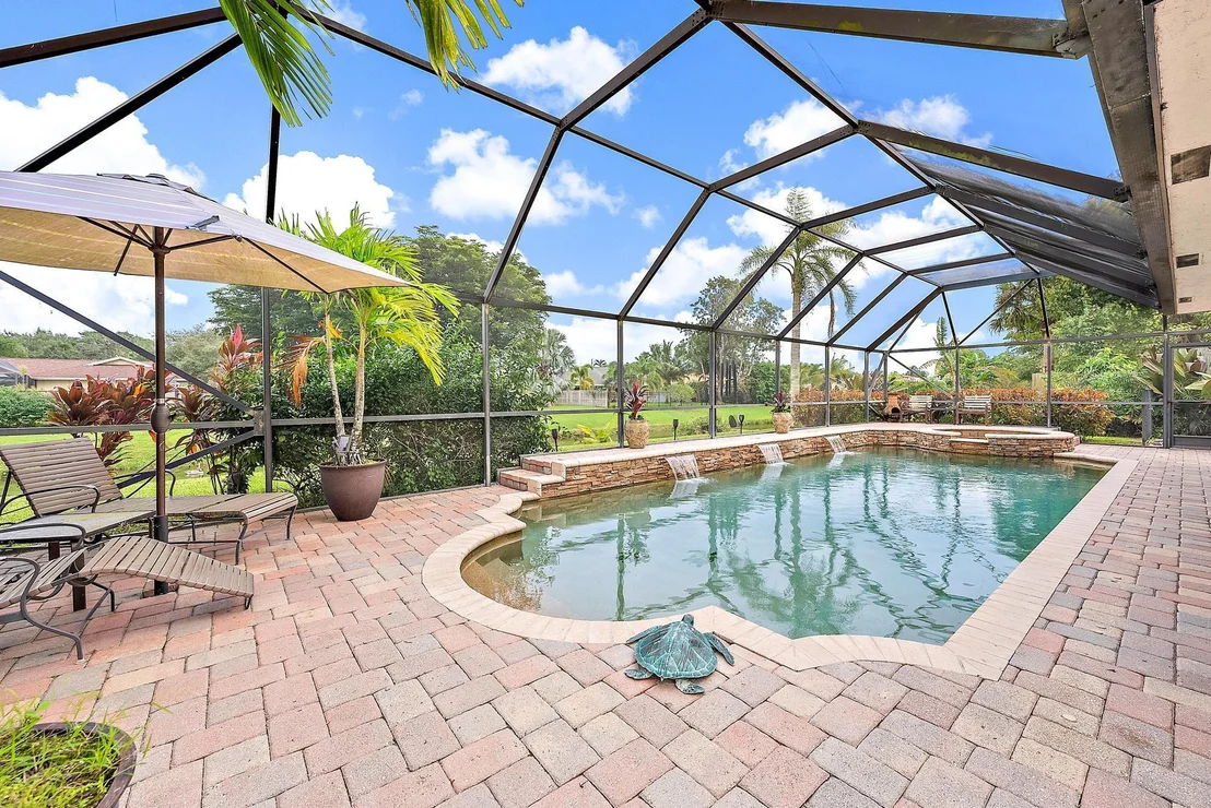 Photo of 1180 Larch Way