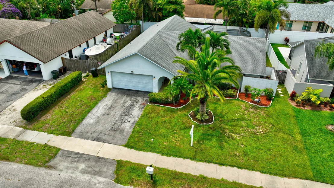 Photo of 586 NW 45TH Way