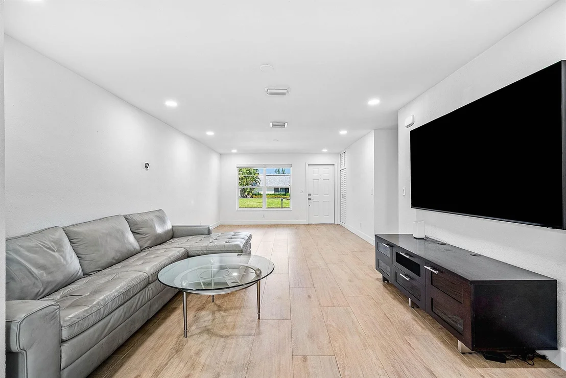 Photo of 530 Heron Drive