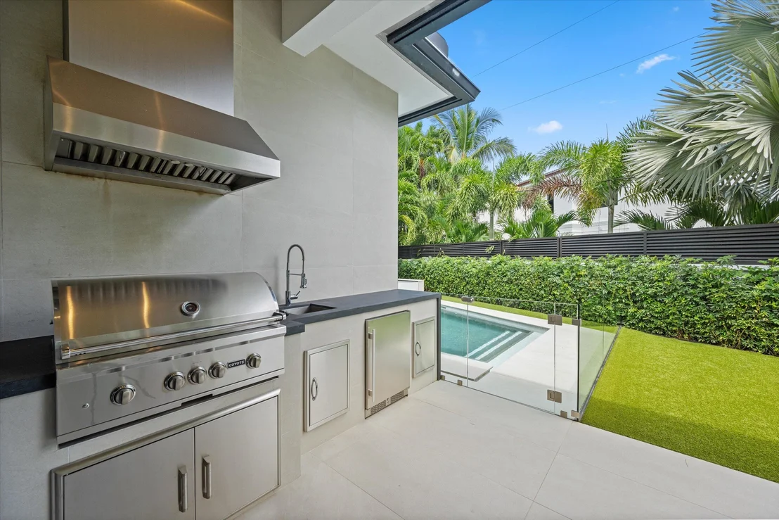Photo of 745 Park Drive W