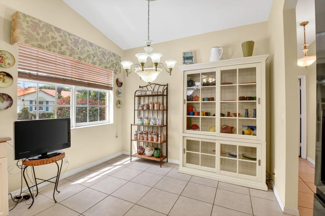 Photo of 6276 Heliconia Road