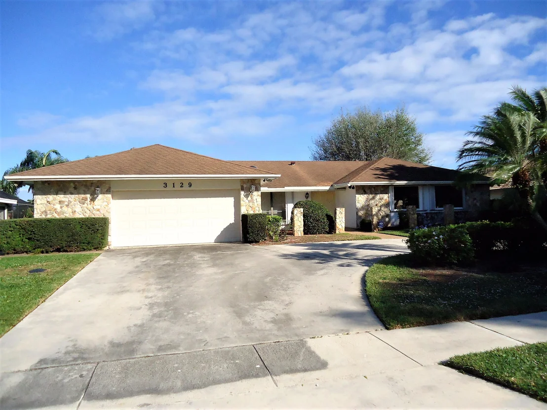 Photo of 3129 Lakeview Drive