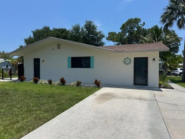 Photo of 907 SE Lake Street