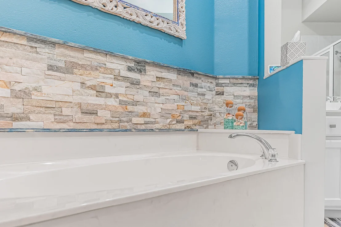 Photo of 590 NW Red Pine Way