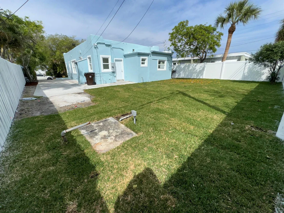 Photo of 418 Colonial Road