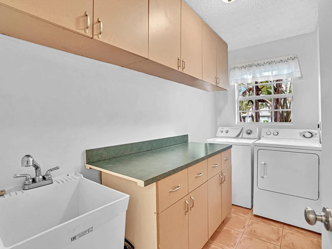 Photo of 3204 Lakeview Drive