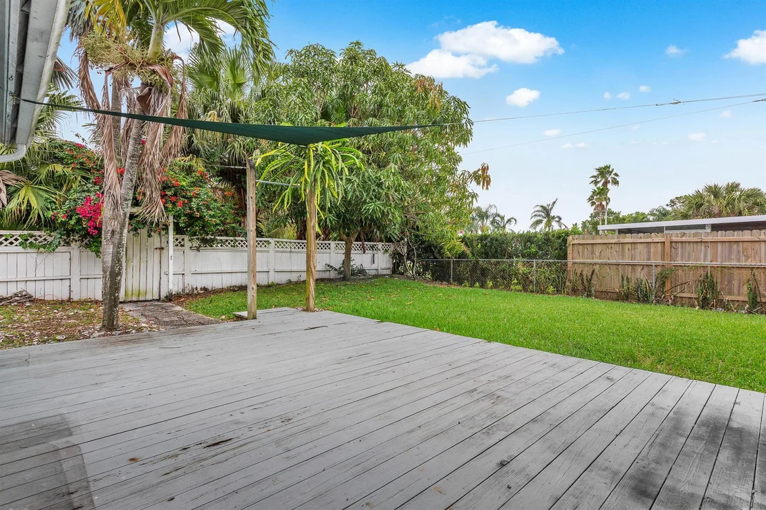 Photo of 165 Lakeside Drive