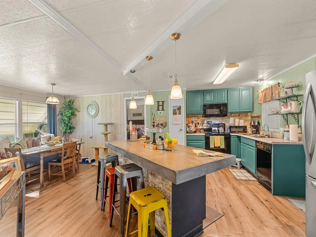 Photo of 385 NE Jade Circle