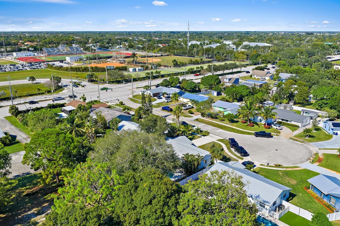Photo of 404 Highwood Circle