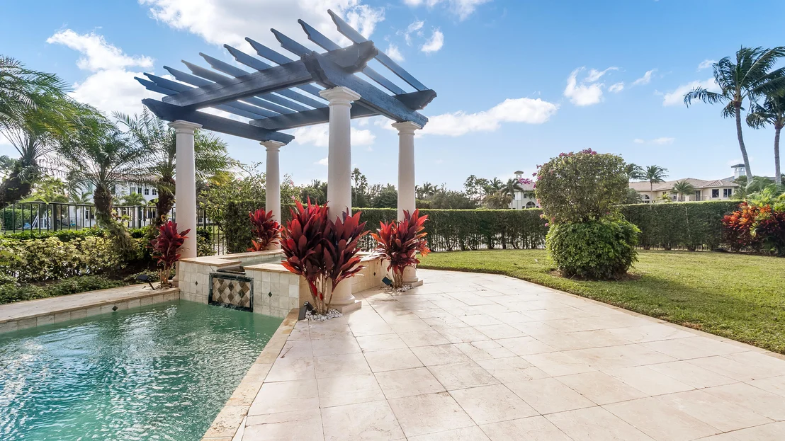 Photo of 17602 Middle Lake Drive