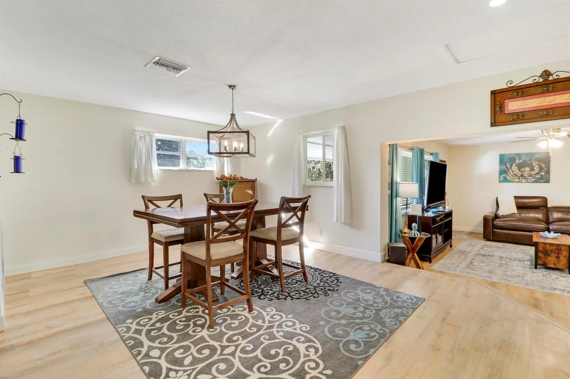 Photo of 2867 Oak Drive