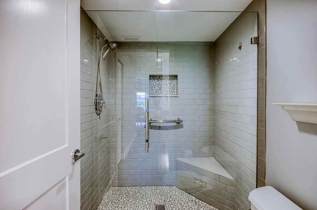 Photo of Unit E at 901 Pinecrest Circle