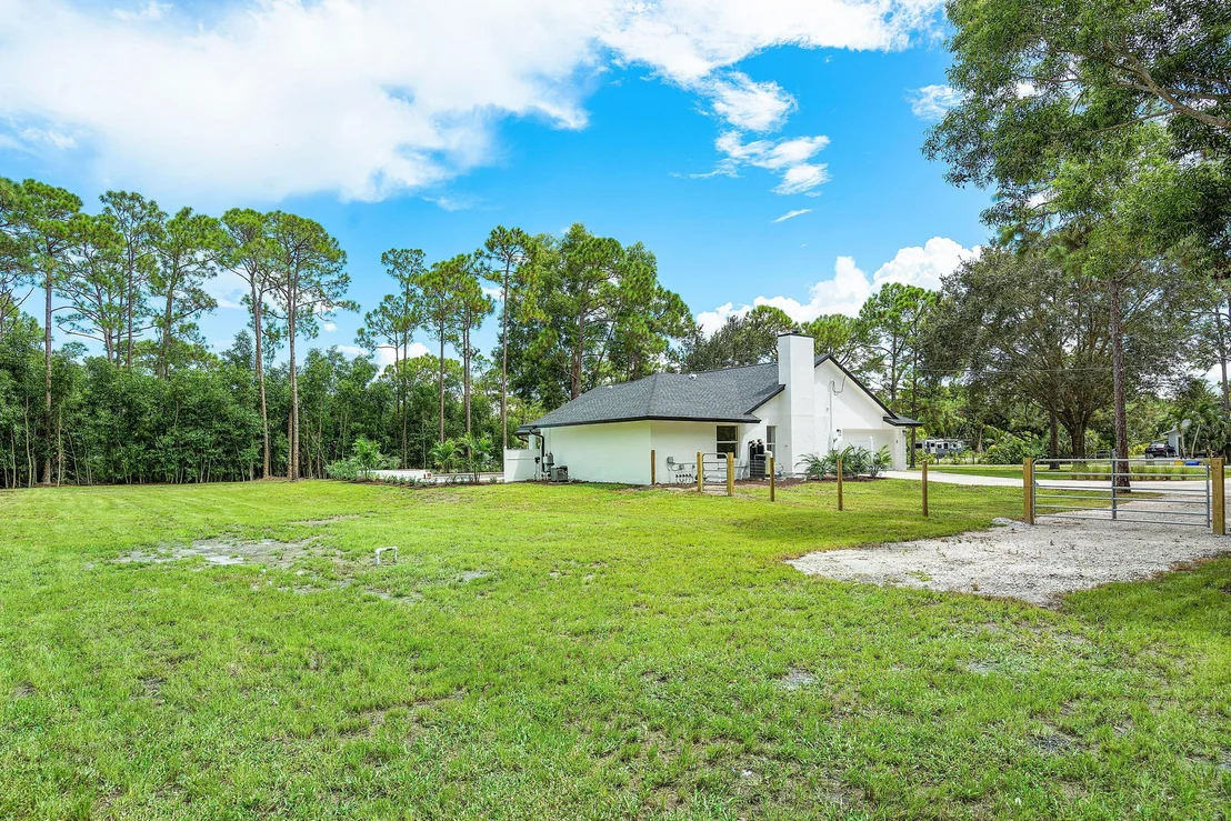 Photo of 13761 158th Street N