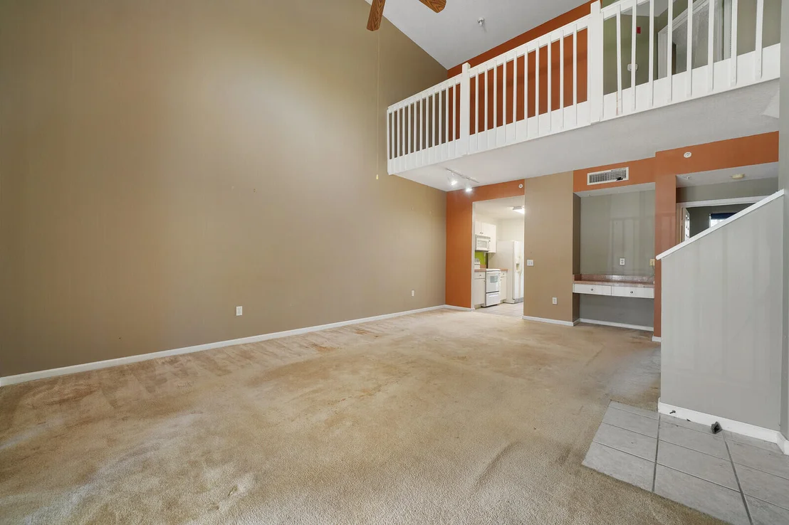 Photo of Unit 21 at 1054 University Boulevard