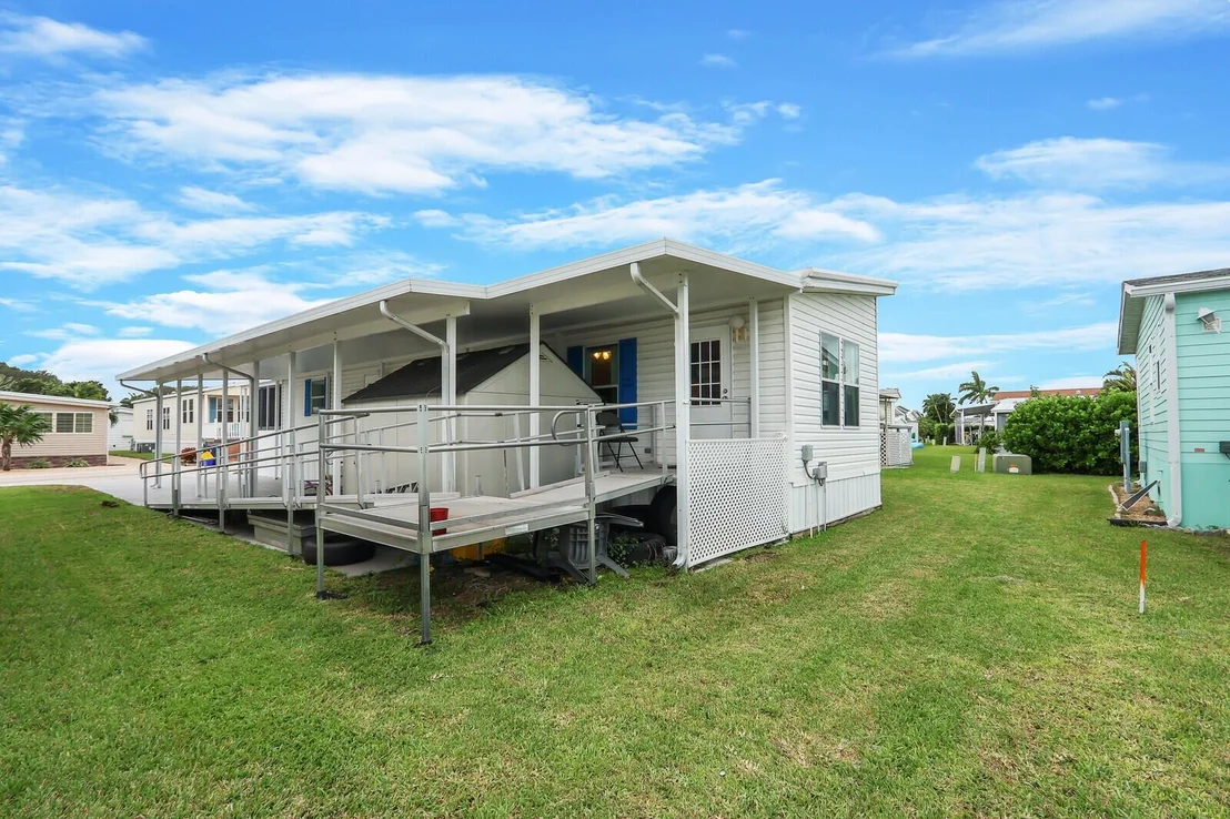 Photo of Unit 65 at 400 N A1a