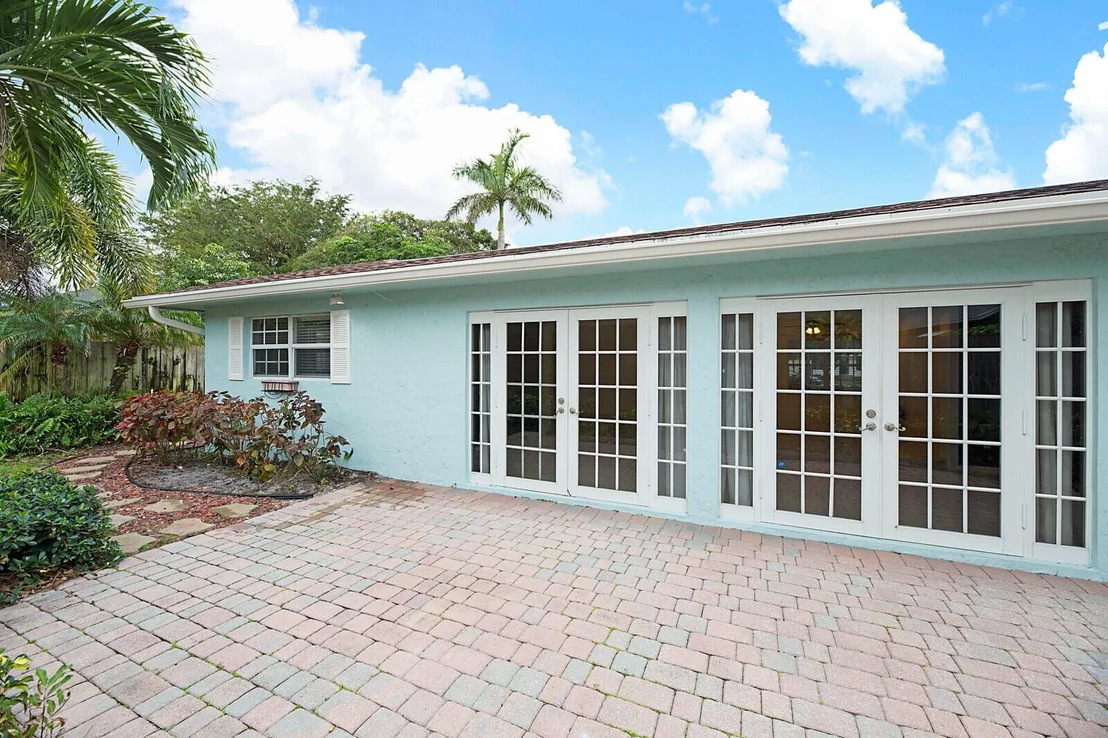 Photo of 643 Lindell Boulevard
