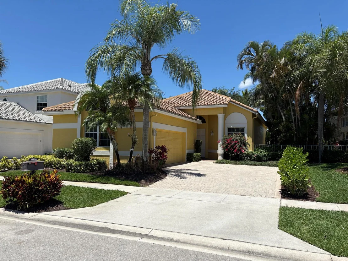 Photo of 16958 Knightsbridge Lane
