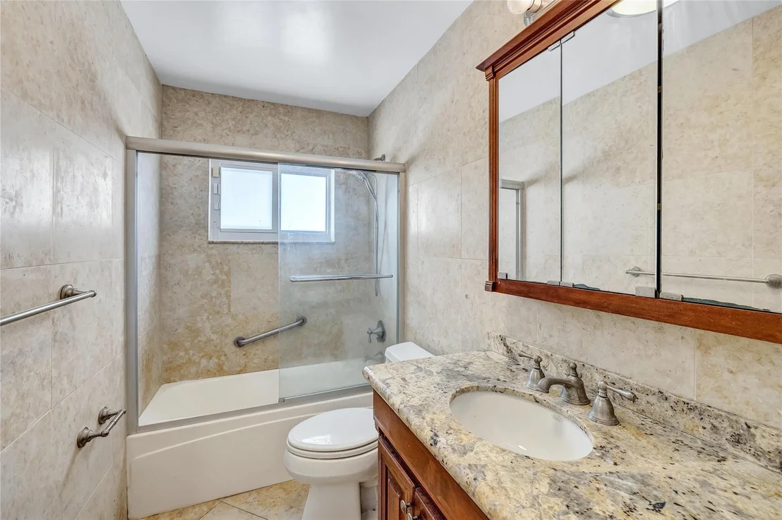 Photo of 2011 NE 34th Street
