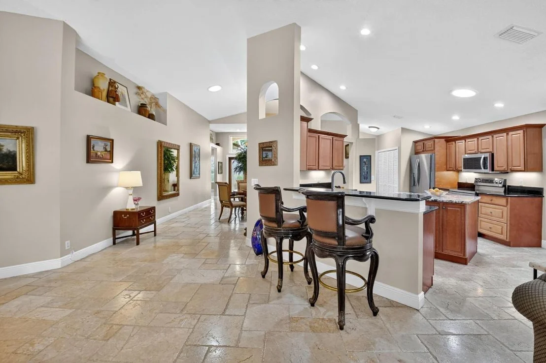 Photo of 523 Canoe Point