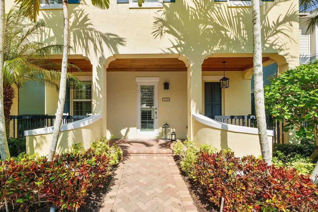 Photo of 124 W Bay Cedar Circle