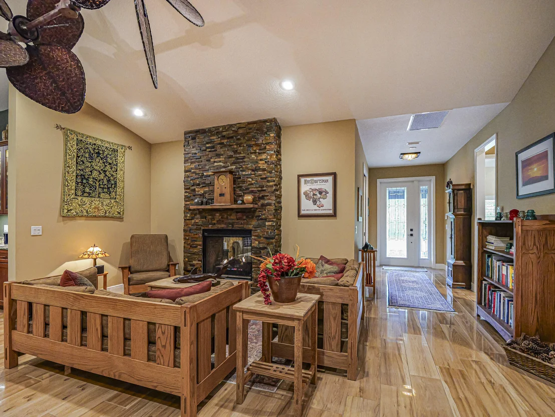 Photo of 1354 SW Locks Road
