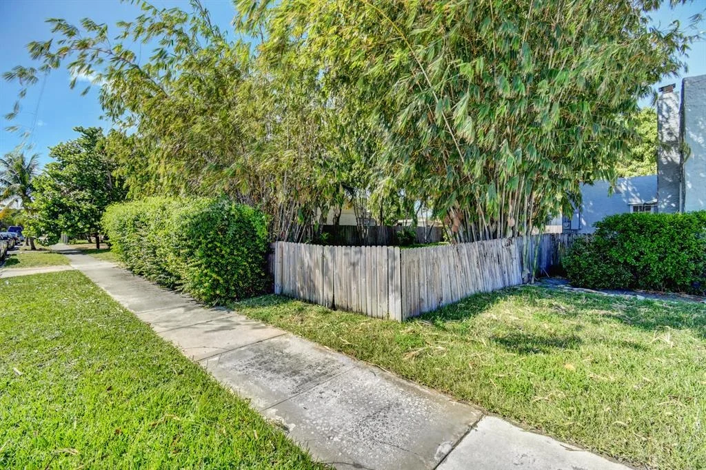 Photo of 415 Avenida Alegre