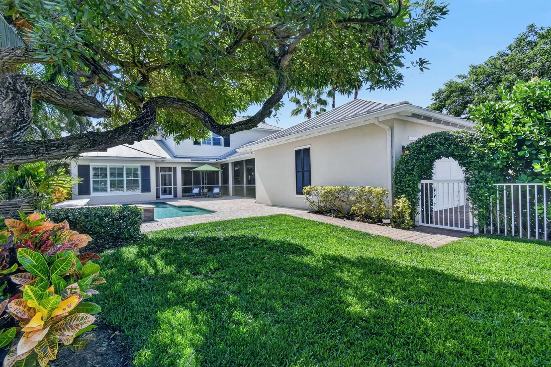 Photo of 2664 Greenway Drive