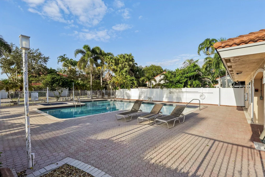 Photo of 972 Azure Lane
