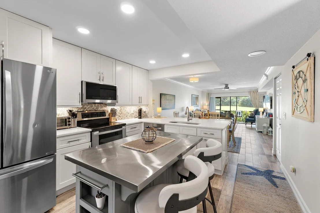 Photo of Unit B at 1201 Pinecrest Circle
