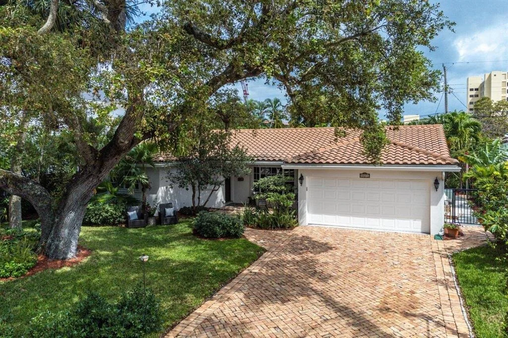 Photo of 827 NW 6th Drive