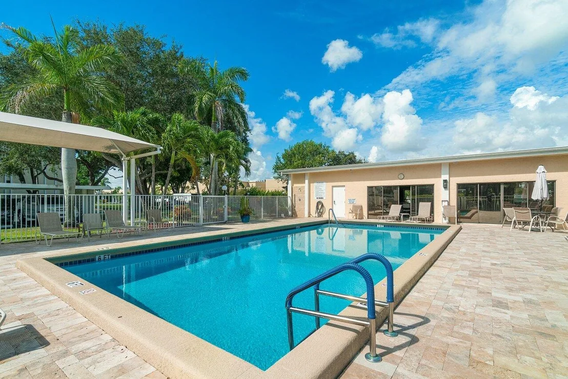 Photo of Unit 105D at 300 N Highway A1a