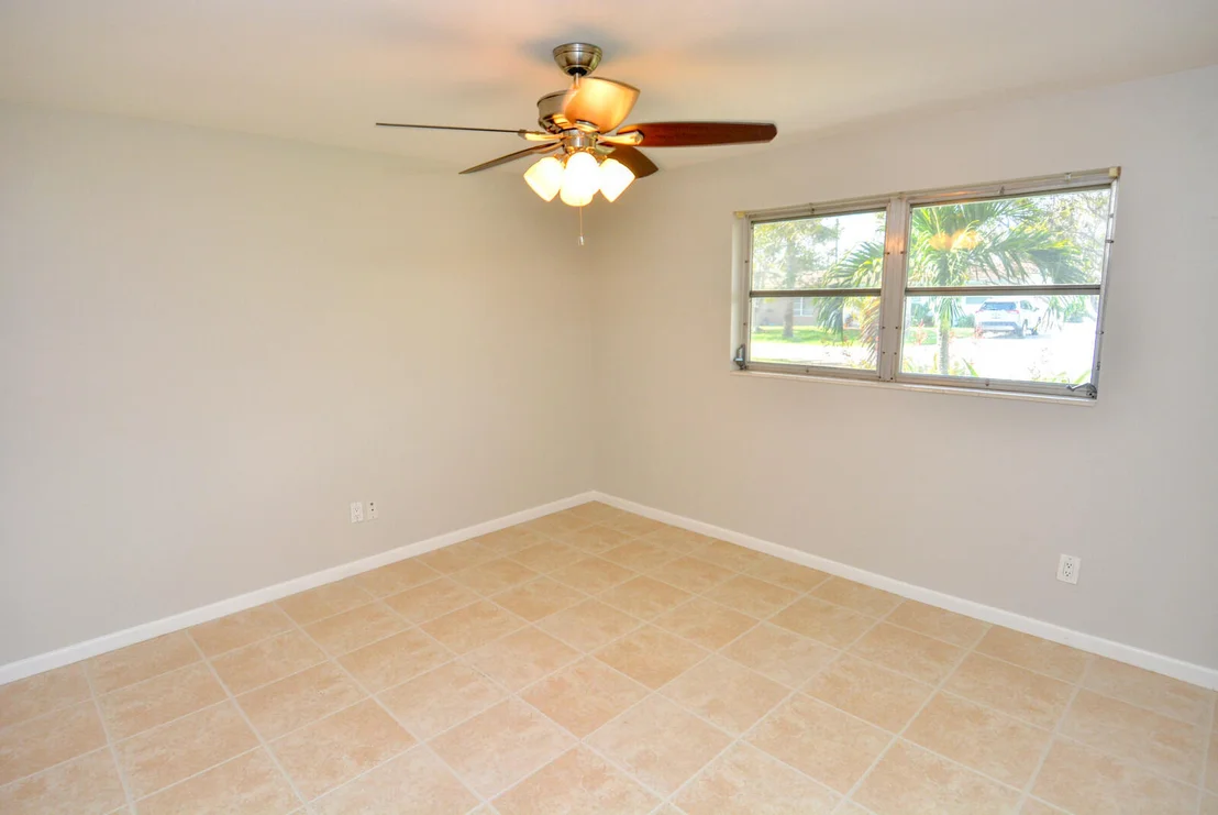 Photo of 411 SE Fini Drive