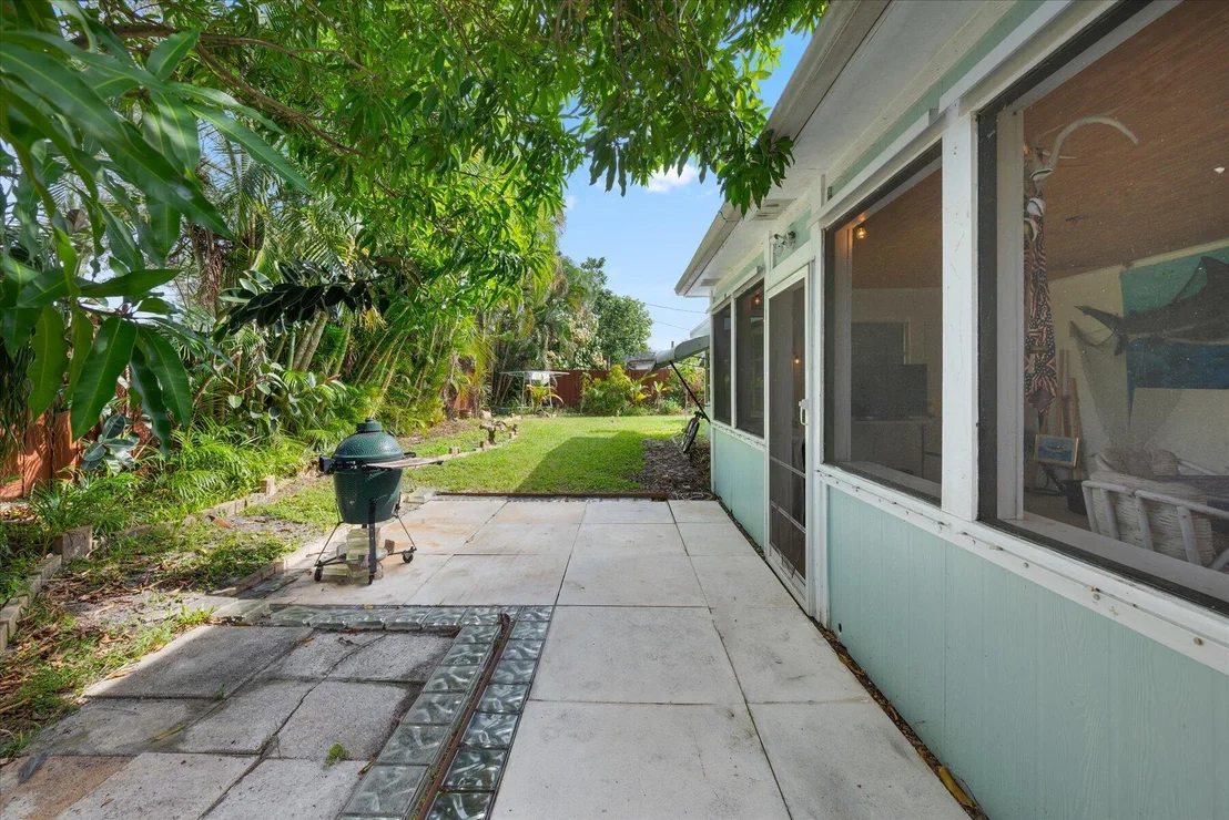 Photo of 117 E Riverside Drive