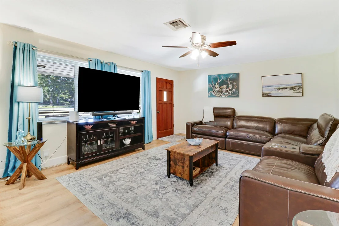 Photo of 2867 Oak Drive