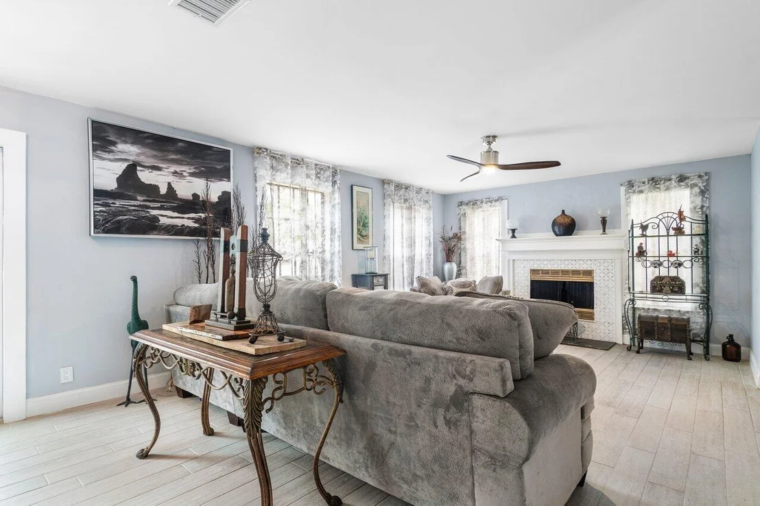 Photo of 17081 Mellen Lane