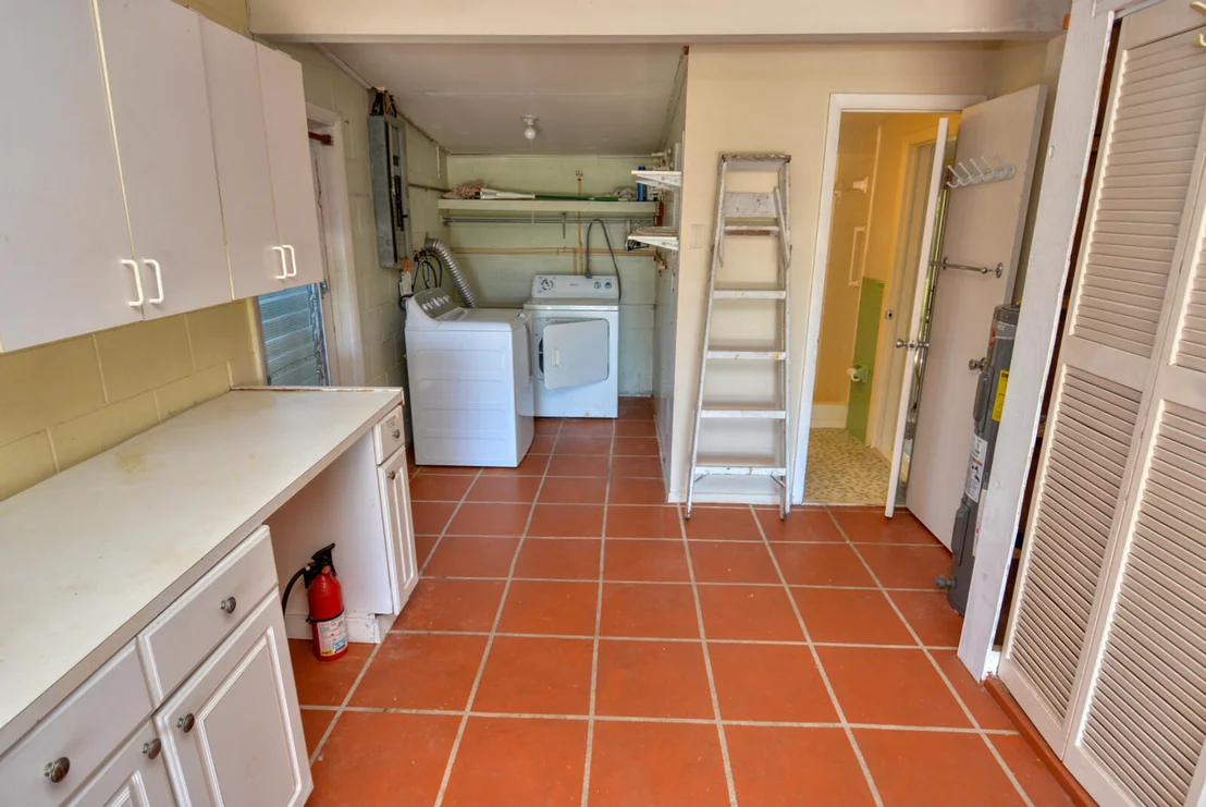Photo of 2359 NW Sunset Boulevard