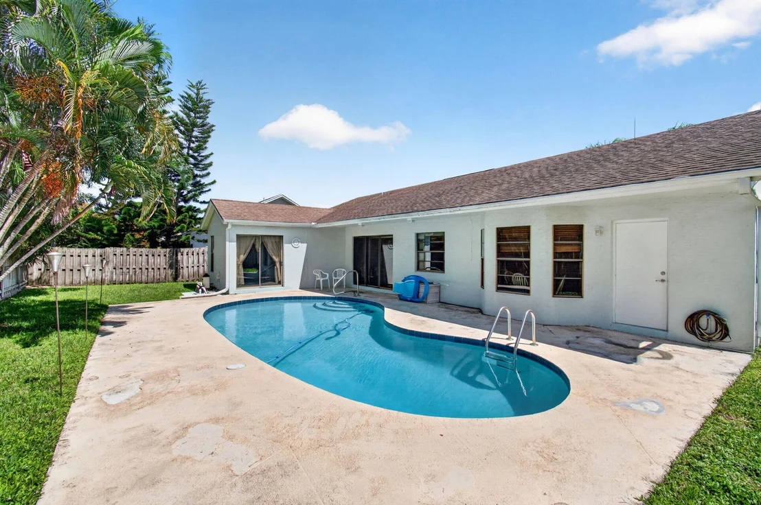 Photo of 39 CEDAR Circle