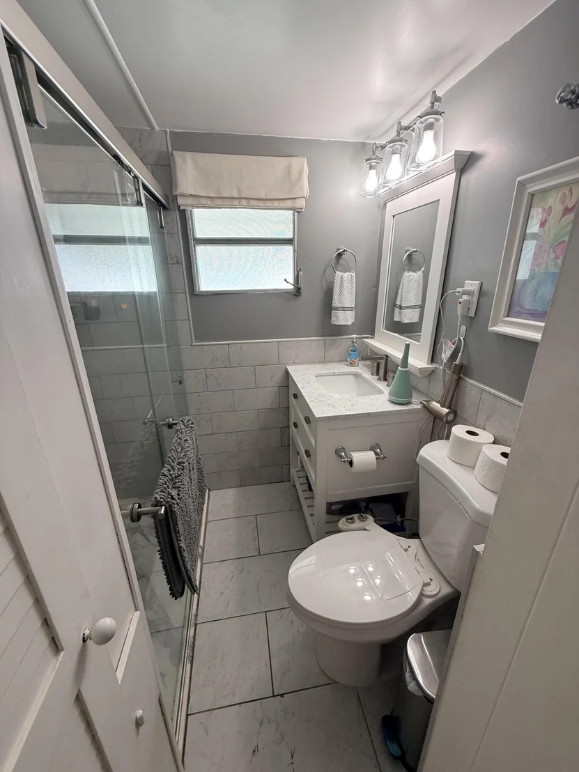 Photo of Unit E at 209 E Eagle Drive