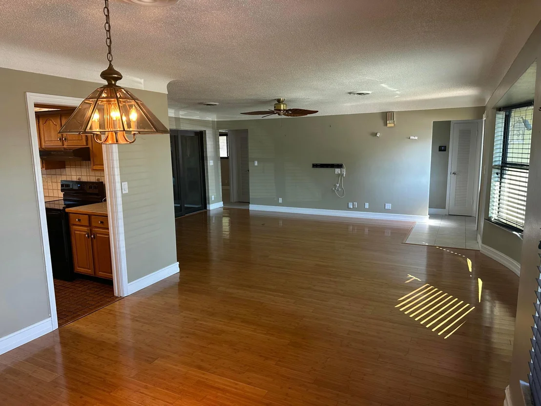 Photo of 563 NW 13th Drive