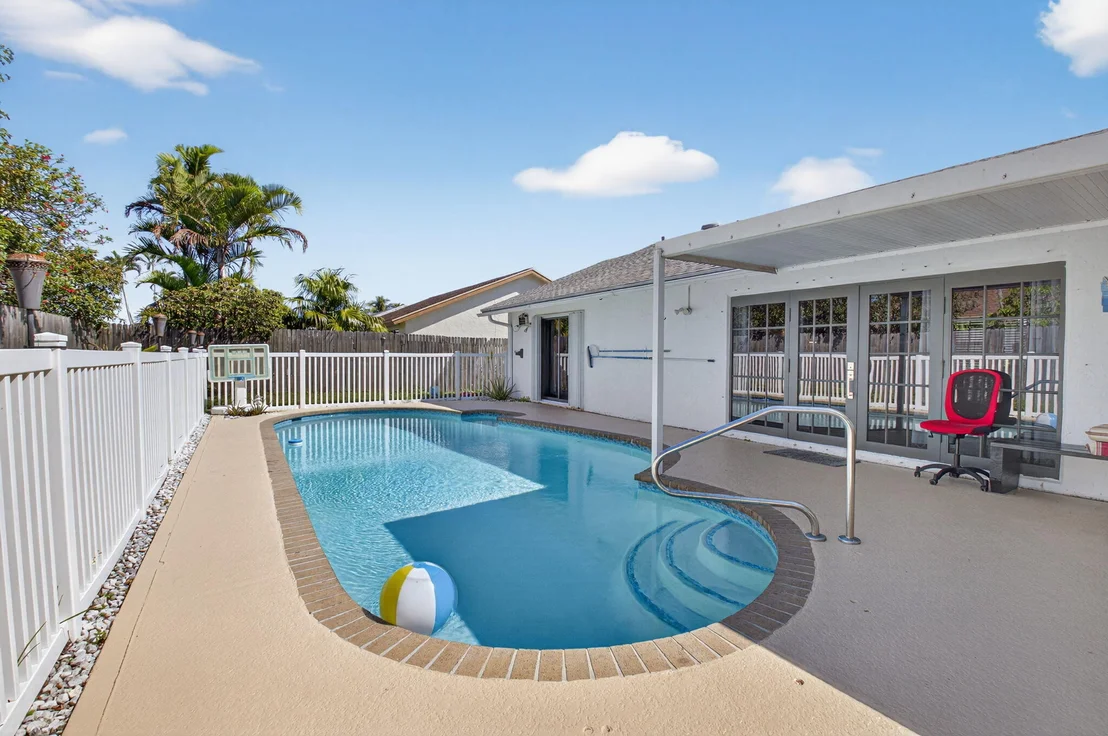 Photo of 19131 Fairlawn Way