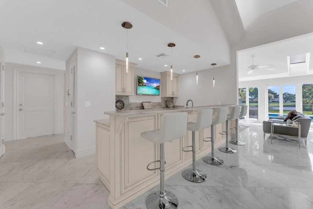 Photo of 355 Oakview Drive