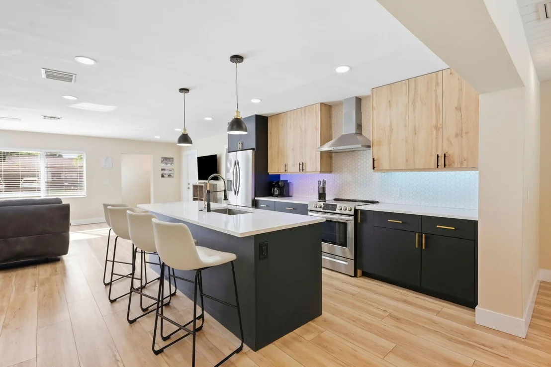Photo of 6880 KINGSTON Drive