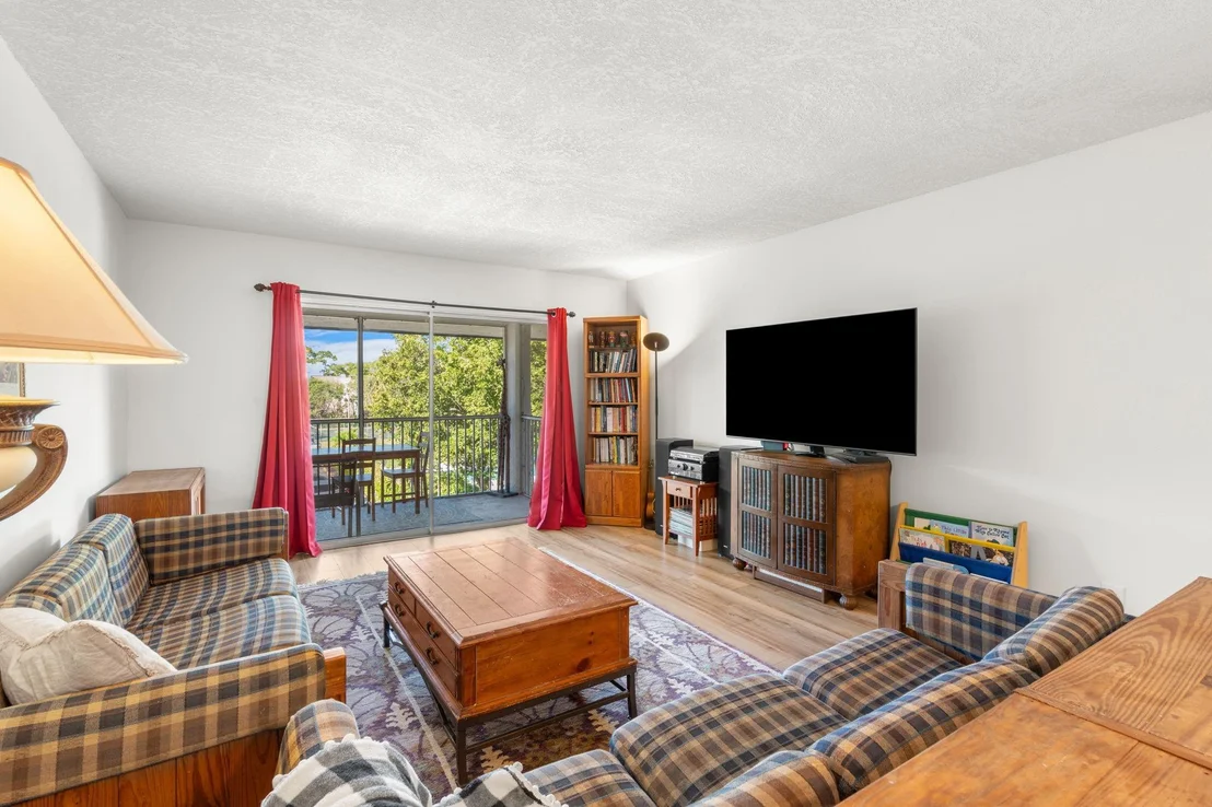 Photo of Unit 3021 at 3000 Riverside Drive