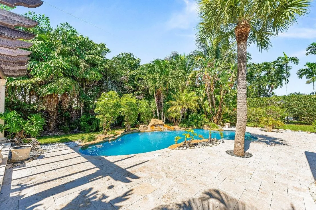 Photo of 2301 Banyan Road